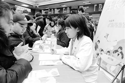 蘭州大學(xué)第一醫(yī)院舉行“新年！新高度！”兒童保健義診活動(dòng)