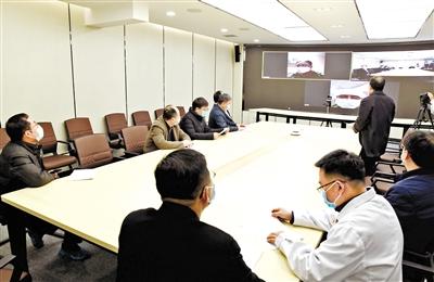 蘭大校長嚴純華等視頻連線蘭大一院、二院支援湖北醫(yī)療隊員
