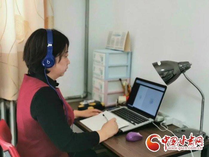 【三八特刊·“疫”線心聲】她，24小時(shí)聆聽“疫”動(dòng)的心