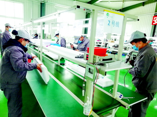 白銀會寧縣易地扶貧搬遷就業(yè)扶貧車間全面復工復產