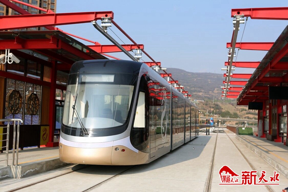 王銳調(diào)研有軌電車示范線一期工程、工業(yè)博物館等項(xiàng)目建設(shè)情況