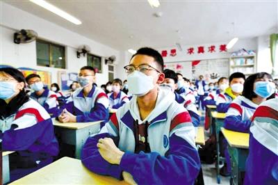 甘肅省初三和高一、高二年級學(xué)生昨日開學(xué) 青春校園又聞瑯瑯讀書聲