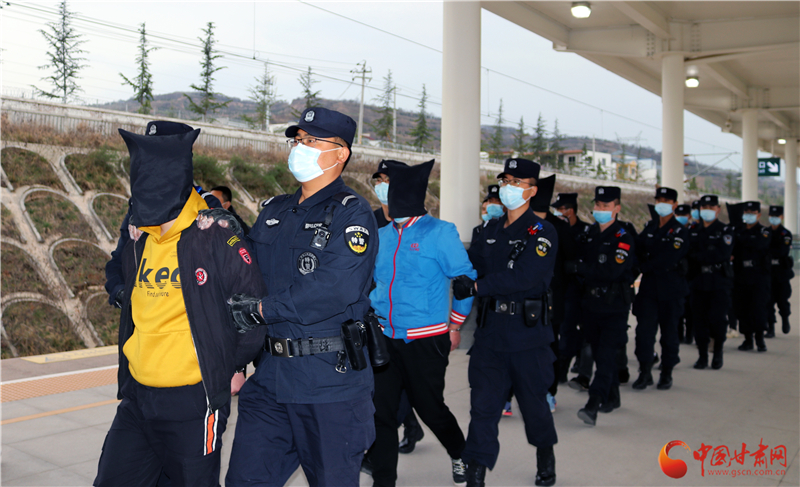 天水甘谷警方千里奔襲成功搗毀一詐騙團伙 涉案金額達60余萬元（圖） 