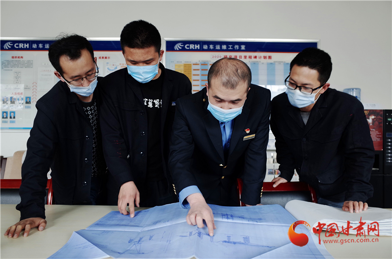 用奮斗的青春護航高鐵——記全國鐵路勞動模范、蘭西動車運用所副所長張學(xué)東