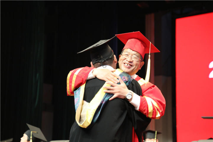 17分鐘14次掌聲！隴東學院院長辛剛國這樣深情寄語畢業(yè)生