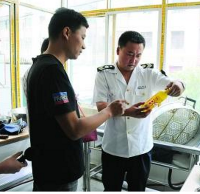 蘭州市場監(jiān)管局綜合行政執(zhí)法隊開展學(xué)校、托幼機構(gòu)食品安全專項檢查