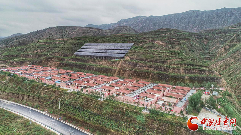 【跟著總書(shū)記看甘肅】布楞溝村：水引來(lái)了，路修通了，新農(nóng)村建起來(lái)了（圖）