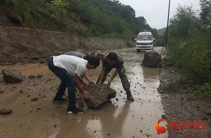 康縣長壩鎮(zhèn)：鏟車、120合力“逆行”救援群眾  