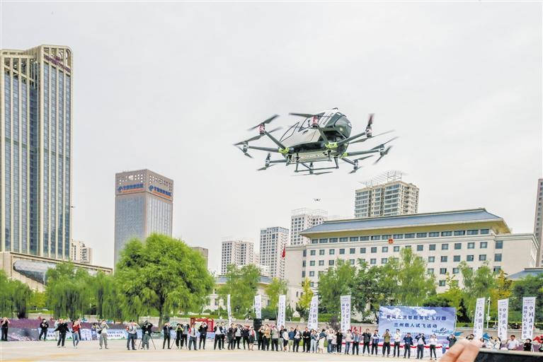 超酷、超刺激！智能駕駛飛行器在蘭載人試飛