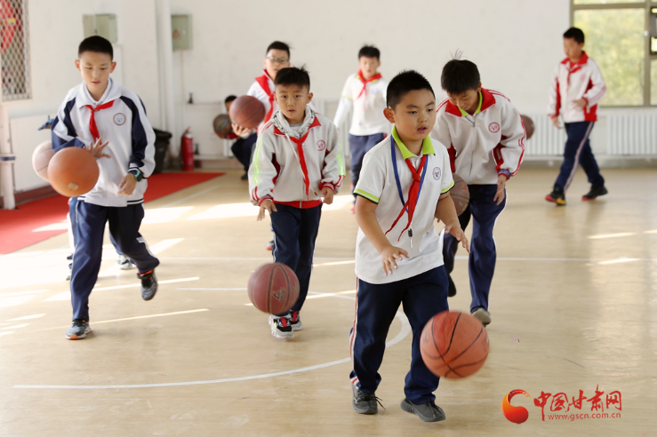 【直擊嘉峪關(guān)變遷】優(yōu)化教育資源 這是明珠學(xué)校孩子們的起跑線