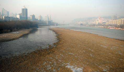 市民：黃河水位大降會(huì)不會(huì)影響供水？ 水務(wù)部門：枯水期流量偏小屬于正常現(xiàn)象