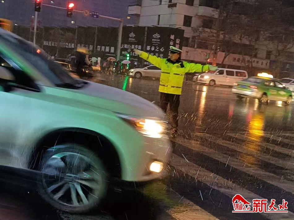 風(fēng)雪襲來，天水最美“警色”在路上！