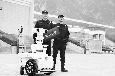 新奇！5G巡邏機器人亮相隴南武都街頭