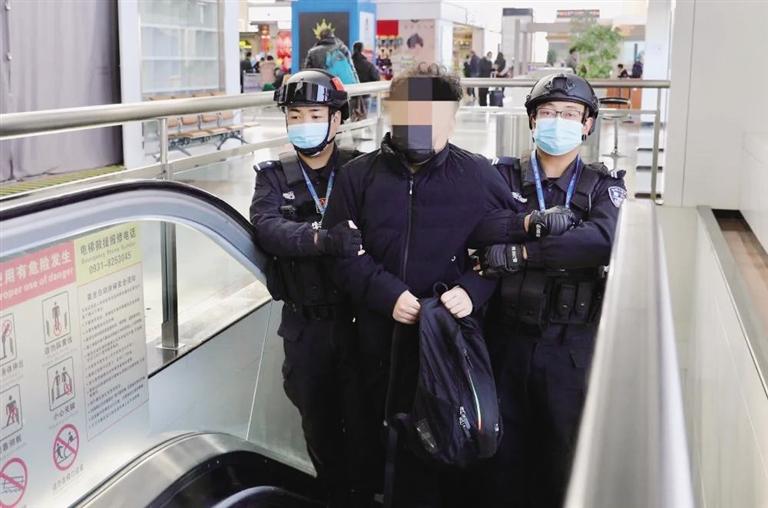 “隴風2020”專項行動甘肅機場公安再添戰(zhàn)果 抓獲電信網(wǎng)絡(luò)詐騙案犯罪嫌疑人3人