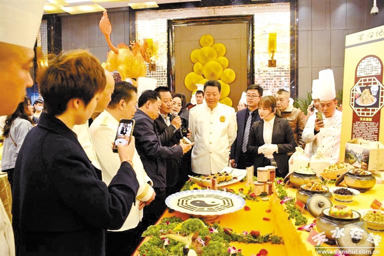 隴菜藝術(shù)盛典聚焦隴菜經(jīng)濟(jì)新成就——中國(guó)烹飪大師、甘肅省隴菜協(xié)會(huì)會(huì)長(zhǎng)趙長(zhǎng)安專訪