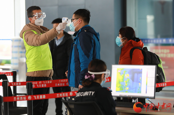 回家路上，請配合疫情防控要求 