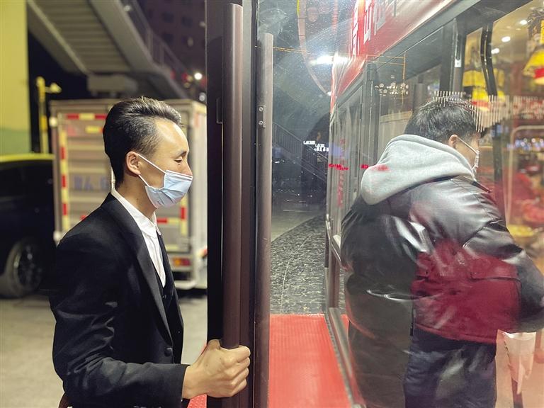 A套餐溫暖金城 “隱形愛(ài)心”更具撫慰人心的力量