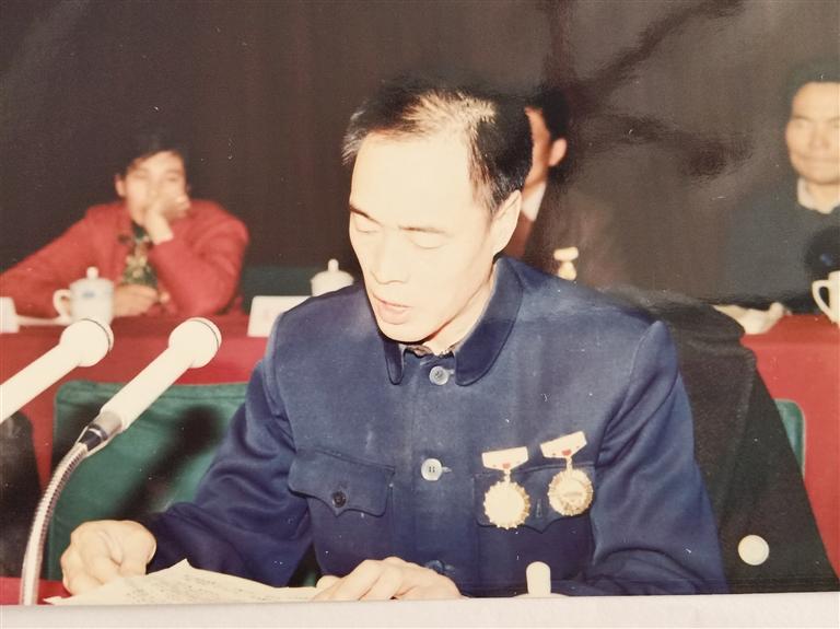 尋訪(fǎng)百名先鋒黨員  他用13年的時(shí)間完成28年的工作量——記“刀具大王”、全國(guó)勞模、蘭州通用機(jī)器廠(chǎng)工人技師蘆聚才