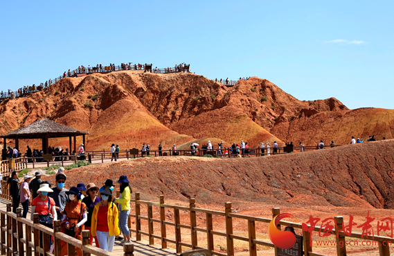 端午假期張掖共接待游客87.05萬(wàn)人次，實(shí)現(xiàn)旅游收入4.64億元