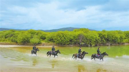 草原騎警，牧民心中的親人——記瑪曲縣公安局草原騎警大隊(duì)