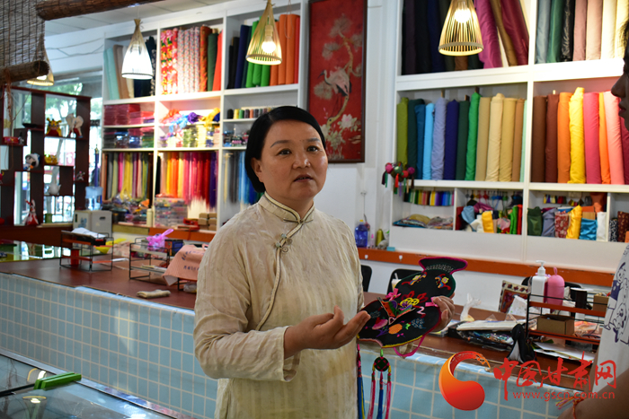 【蘭大新聞學子重走西北角】香包傳承人劉蘭芳：飛針走線，傳承匠心 
