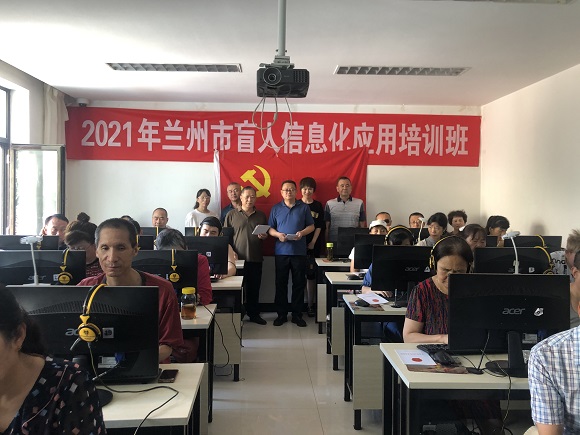 維權(quán)處黨支部開展“法律宣傳進學(xué)?！敝驹刚叻?wù)活動