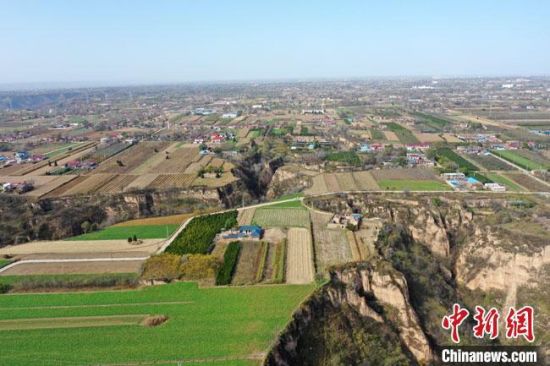 圖為位于甘肅省慶陽(yáng)市西峰區(qū)境內(nèi)的南佐遺址地貌。(資料圖) 甘肅省文物局供圖