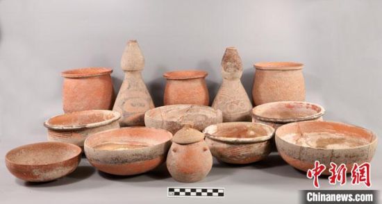 圖為圪垯川遺址出土的器物組合。(資料圖) 甘肅省文物局供圖