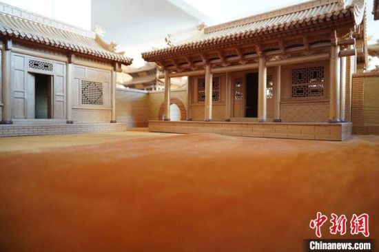 圖為微縮建筑蘭州四合院內(nèi)部結(jié)構(gòu)?！【琶赖┰?　攝