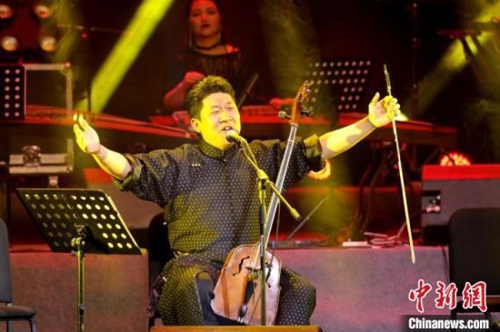 圖為樂隊(duì)主創(chuàng)巴依勒格。(資料圖) 受訪者供圖