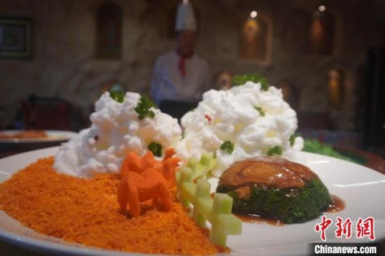 圖為敦煌菜代表菜肴展示?！【琶赖┰?攝