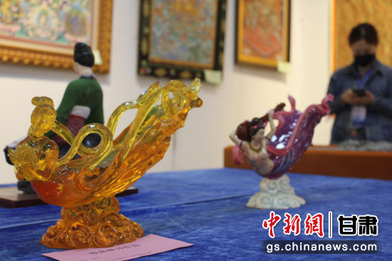 圖為敦煌飛天造型的作品。徐雪 攝