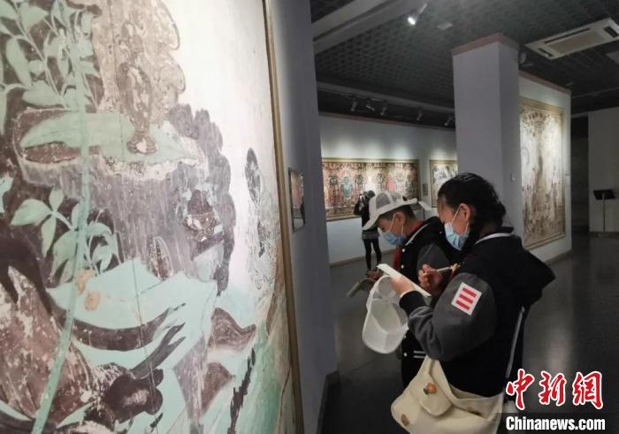 圖為學生參觀敦煌藝術館。(資料圖) 蘭州大學附屬學校供圖