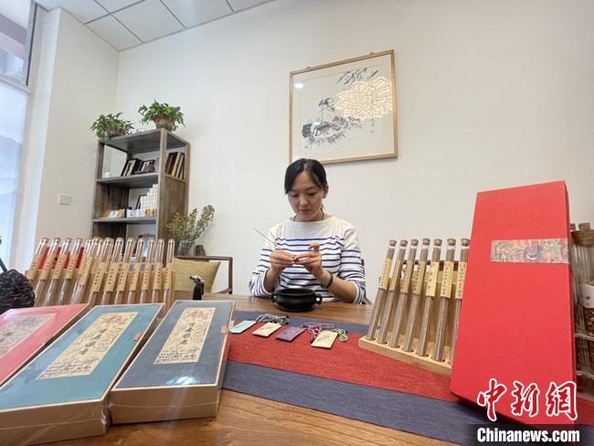 蘭州女制香師“聞香識敦煌”：十余載復(fù)原“千年香方”