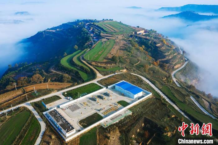 圖為中石油長(zhǎng)慶油田慶陽(yáng)天然氣開(kāi)發(fā)場(chǎng)站。(資料圖) 慶陽(yáng)市委宣傳部供圖