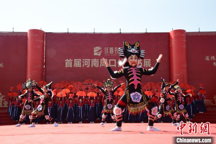 圖為首屆周口伏羲書展開幕式表演。　梁照曾 攝