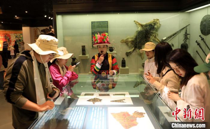 中國(guó)“土鄉(xiāng)”青?；ブh：土族故土園集中展示土族文化