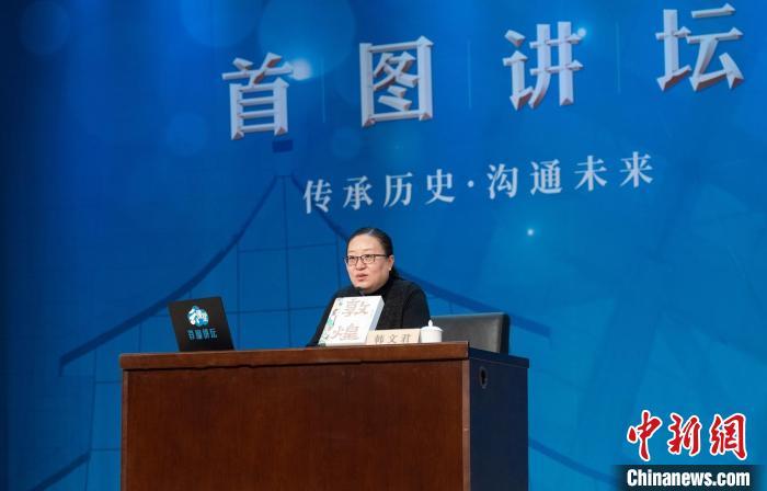 敦煌研究院文化弘揚部講解科科長韓文君?！『衔乃嚦霭嫔绻﹫D