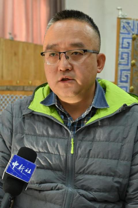 謝焱，甘肅省文物考古研究所副研究館員、考古研究二部主任、田野考古項(xiàng)目負(fù)責(zé)人。主持參與了張家川馬家塬戰(zhàn)國(guó)西戎墓地、臨潭磨溝齊家文化墓地等20多項(xiàng)考古調(diào)查、發(fā)掘工作，曾獲得中國(guó)國(guó)家文物局田野考古二、三等獎(jiǎng)，“十二五”文物保護(hù)科學(xué)和技術(shù)創(chuàng)新二等獎(jiǎng)等榮譽(yù)。