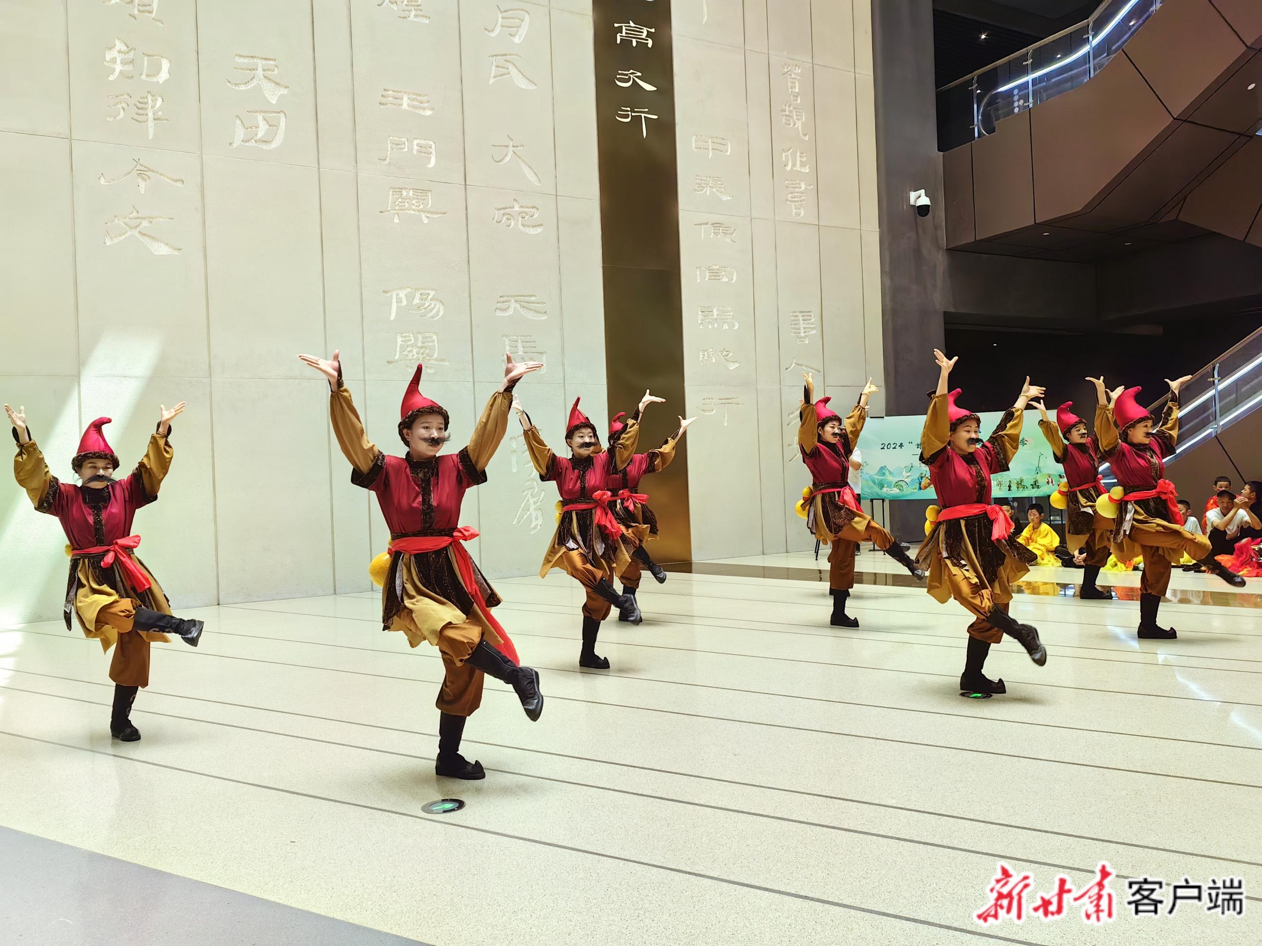 《胡騰舞》　本文圖片均由新甘肅·甘肅日?qǐng)?bào)記者　何佳?！z