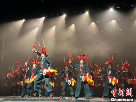 圖為涼州攻鼓子表演。楊娜 攝