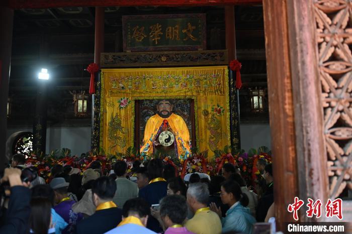 6月21日，2024(甲辰)年公祭中華人文始祖伏羲大典在甘肅天水舉行，來自海峽兩岸及港澳地區(qū)約500人現(xiàn)場共祭中華人文始祖伏羲。中新社記者 李亞龍 攝