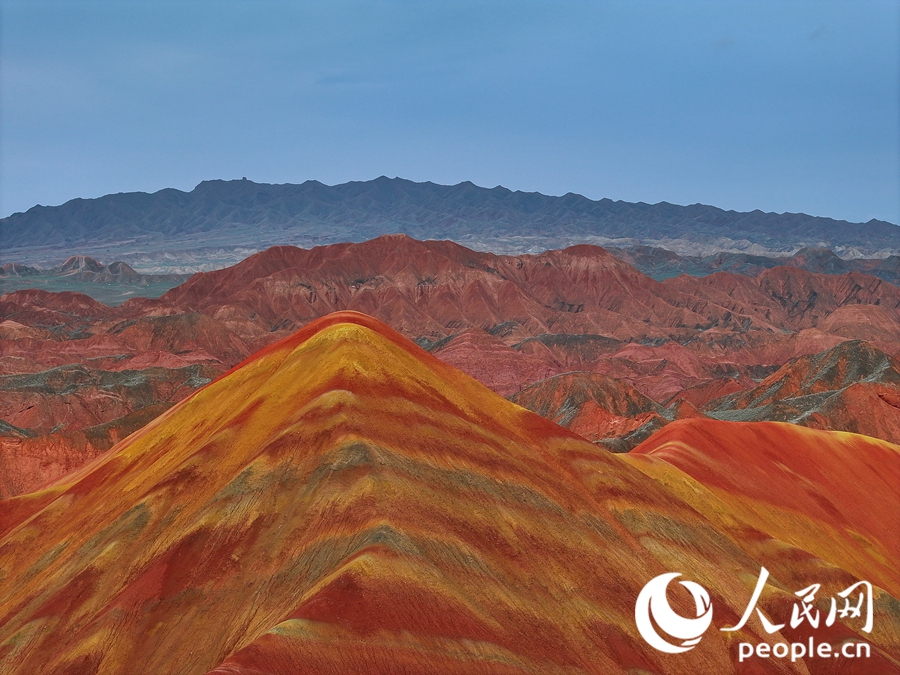 雨后的七彩丹霞，顏色格外艷麗。人民網(wǎng)記者 李根攝