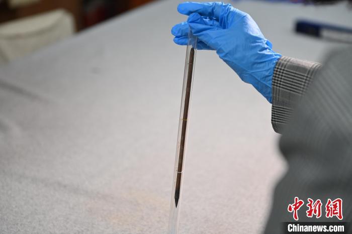 2024年5月7日，甘肅省博物館館藏國(guó)寶級(jí)文物“白馬作”毛筆。李亞龍　攝