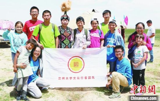 圖為蘭州大學(xué)文化行者團隊走進民族社區(qū)。(資料圖)蘭州大學(xué)供圖