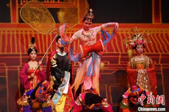 2023年第六屆敦煌文博會(huì)期間，系列演藝上演。(資料圖)李亞龍 攝